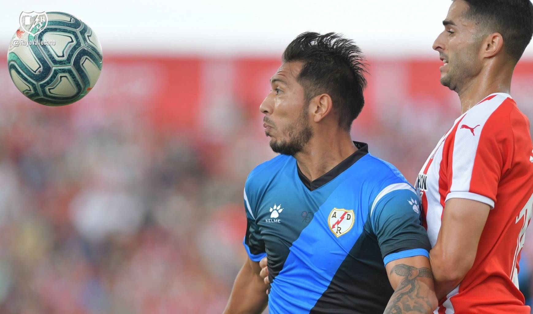 Leo Ulloa en un partido con el Rayo