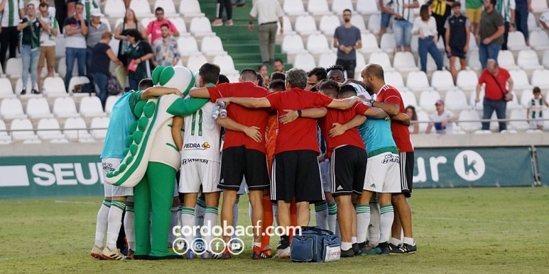 La plantilla cordobesista tras la victoria frente al filial del Cádiz | Imagen: Córdoba CF
