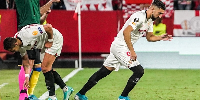 Dabbur sale por Chicharito ante el APOEL | Imagen: Sevilla FC