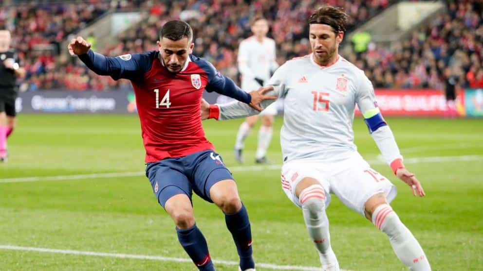 Sergio Ramos durante el partido contra Noruega / AFP