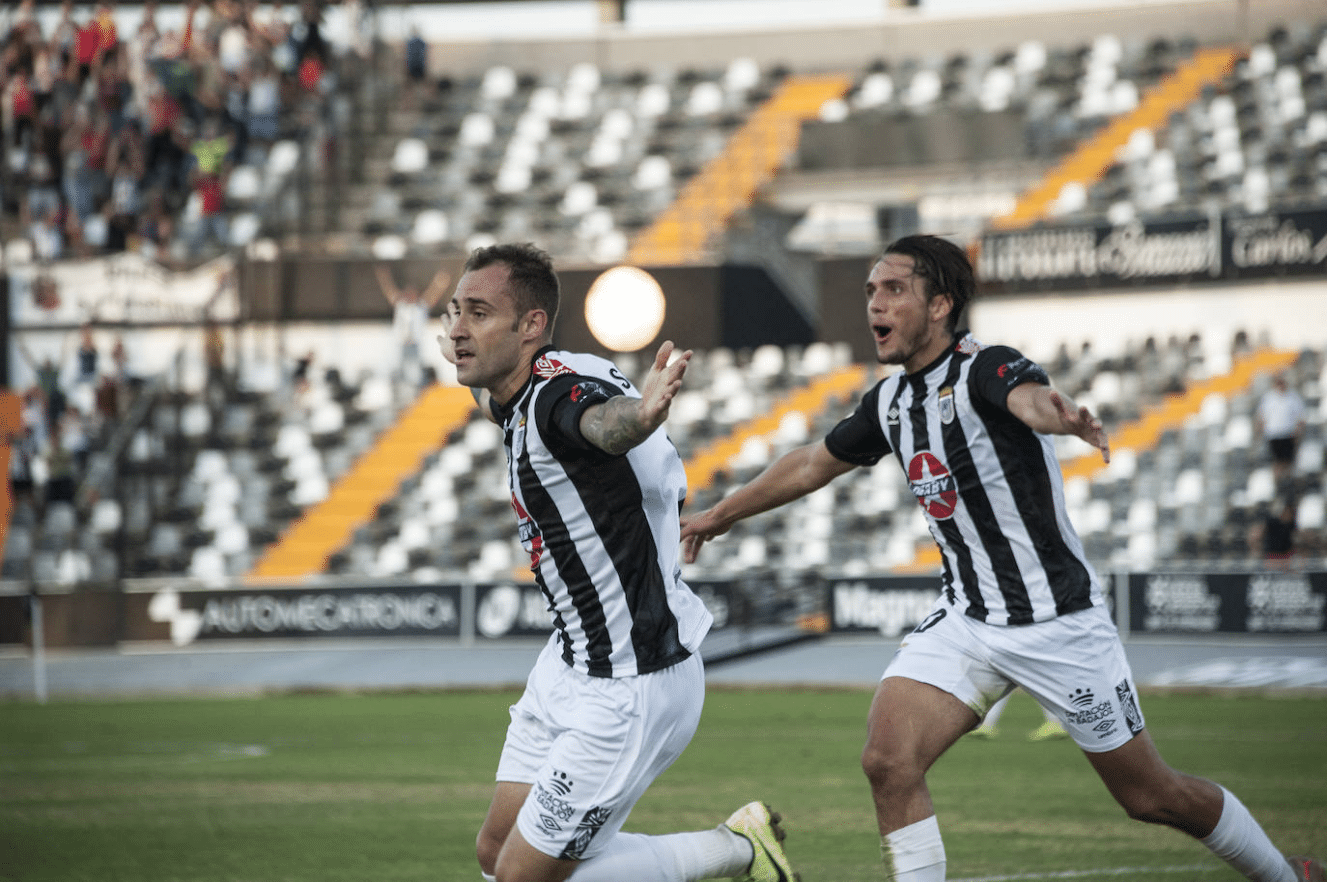 Gorka Santamaría celebrando el gol de la victoria pacense / Fuente: Diario "El Hoy"