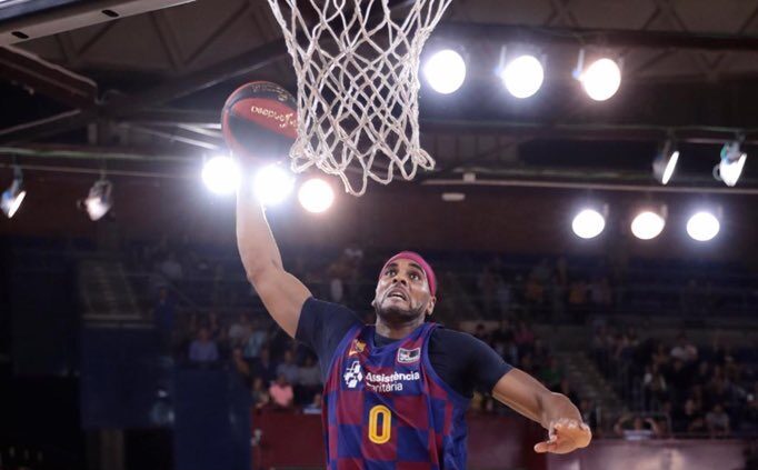 Brandon Davies contra Herbalife Gran Canaria (Fuente: Twitter @FCBbasket)