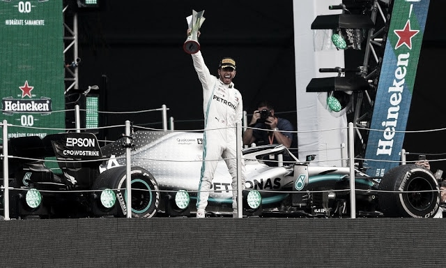 Lewis Hamilton celebra su triunfo N°83 en su carrera en la Formula 1. Imagen: Diario Automotor.