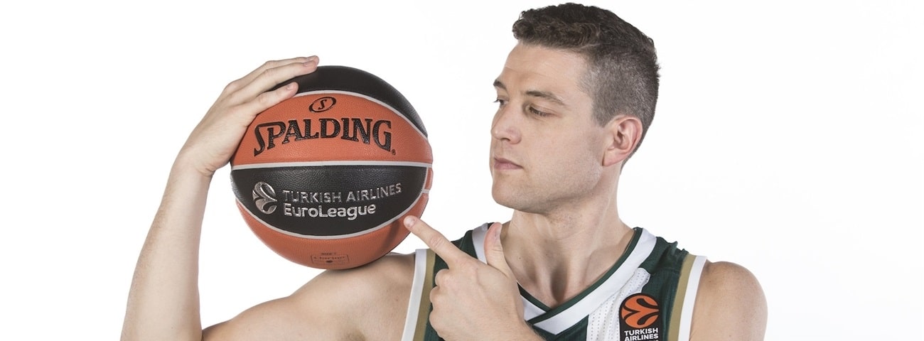 Jimmer Fredette en la sesión de fotos previa a la temporada de Panathinaikos.