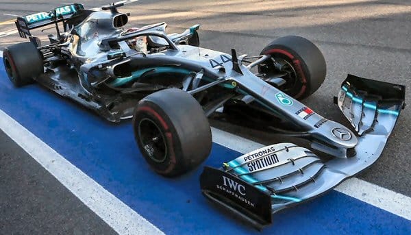 El receso fue más largo para Lewis...pero volvió al triunfo