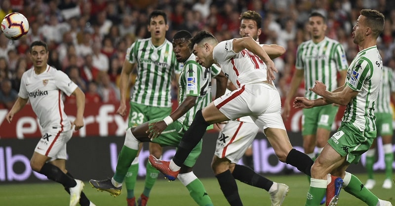 Munir se dispone a marcar en el último derbi | Imagen: Sevilla FC