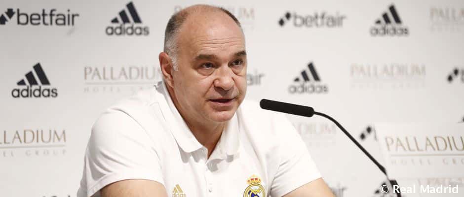 Pablo Laso da una rueda de prensa como entrenador del Real Madrid. Foto: Real Madrid.