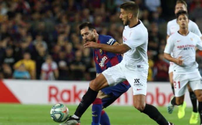 Daniel Carriço el pasado domingo frente a Messi en el Nou Camp