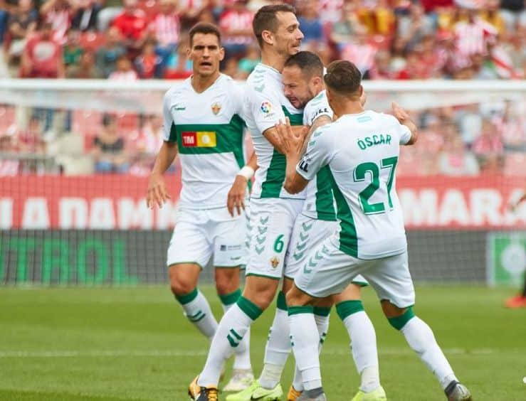 Jugadores del Elche celebran el gol de Iván Sánchez en Montilivi