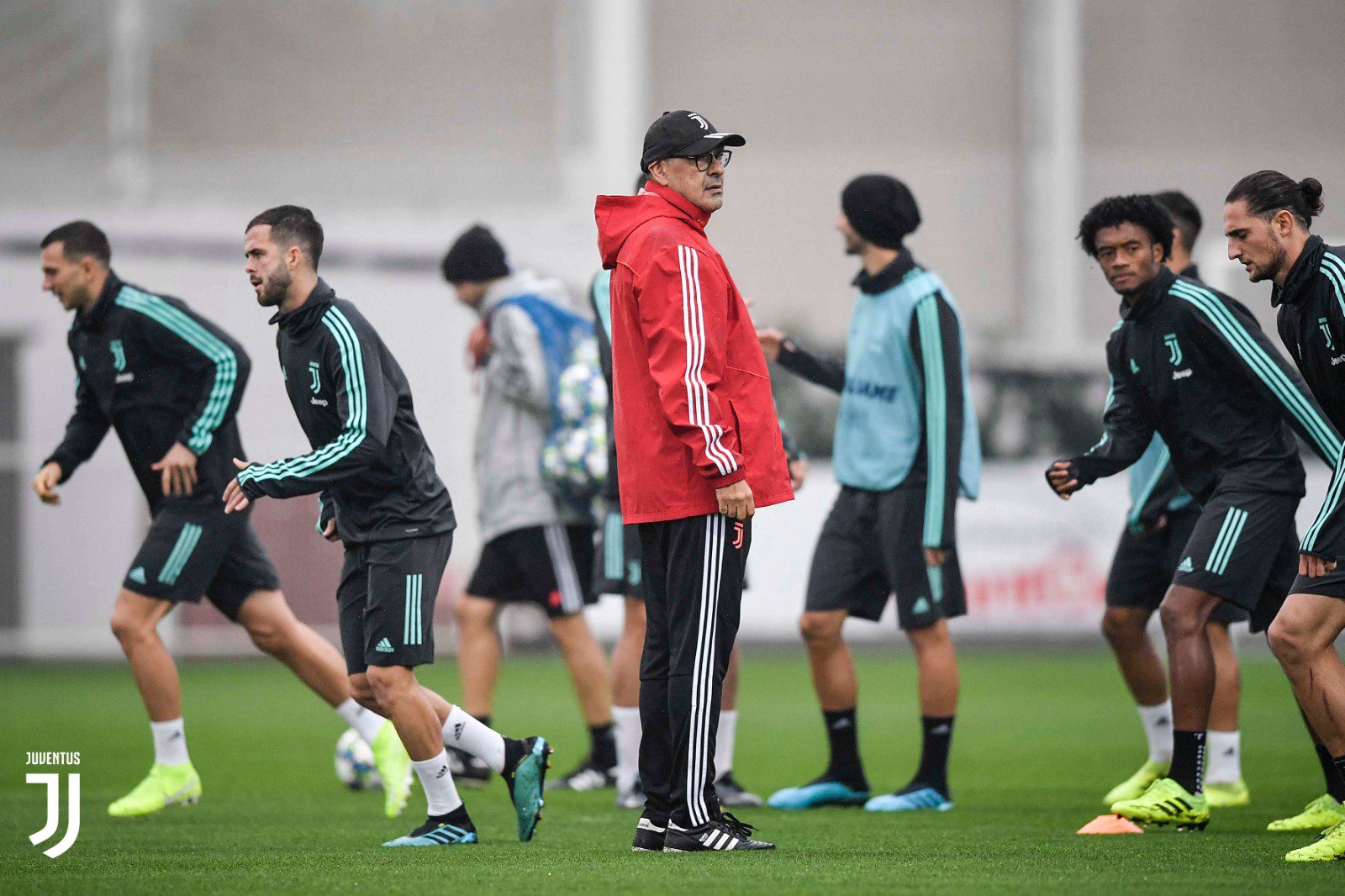 Juventus-Lokomotiv Moscú: Sarri dirige el entrenamiento previo  al partido contra el subcampeón ruso, vital para acercarse a los octavos de la Champions. Fuente: (@juventusfc)