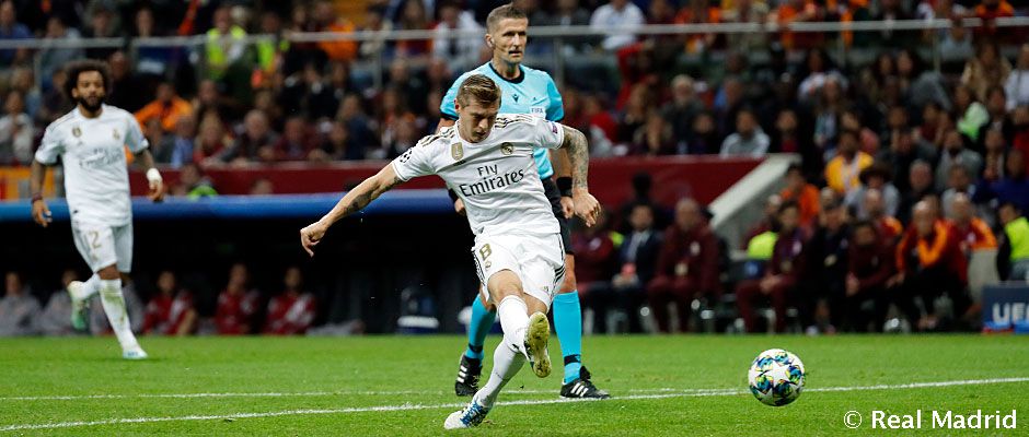 Toni Kroos tira a puerta en un partido como jugador del Real Madrid Club de Fútbol. Foto: Real Madrid Club de Fútbol.