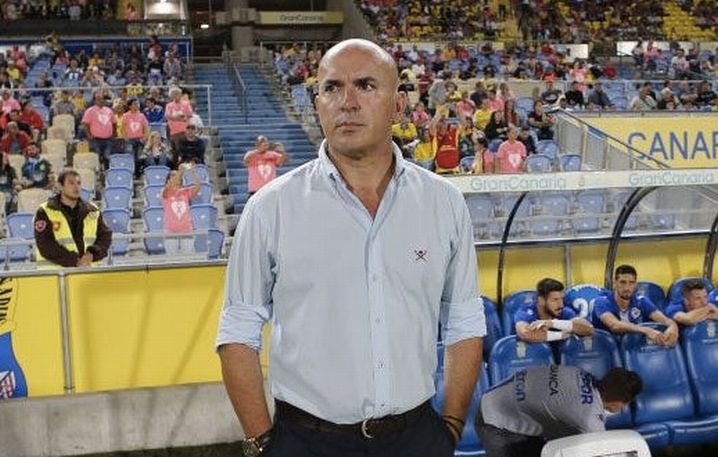 Luis César en el Estadio de Gran Canaria en su debut con el Deportivo