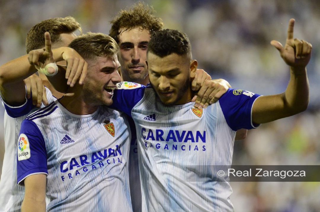 Luis Suárez celebra uno de sus goles con el Real Zaragoza