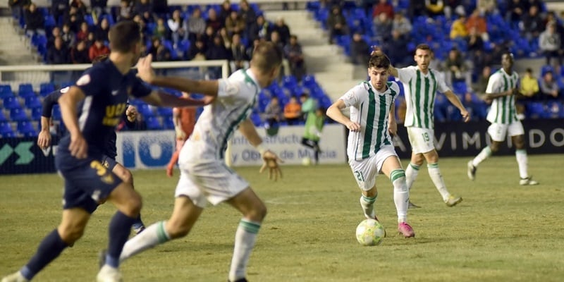 Javi Flores durante el encuentro frente al UCAM | Imagen: Córdoba CF