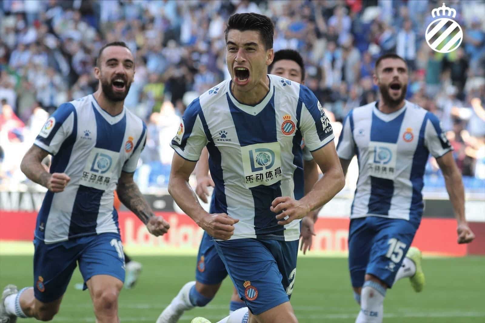 Darder y los jugadores del RCD Espanyol celebran el 1-0 (Foto: @RCDEspanyol - Twitter)