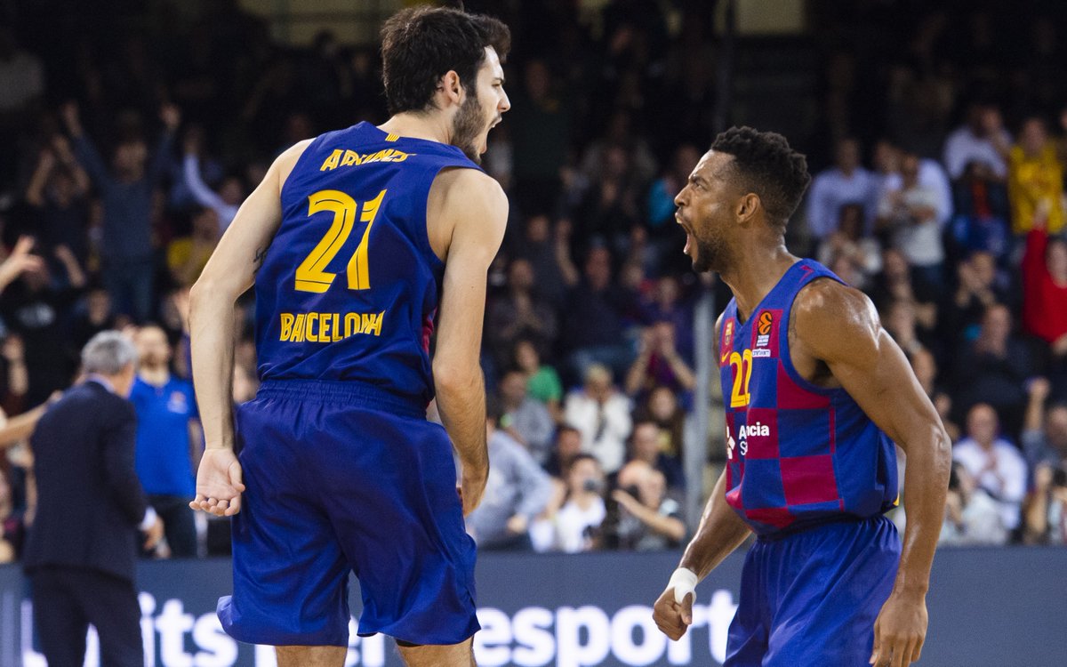 Alex Abrines y Cory Higgins celebrando con rabia el triple convertido por Alex Abrines (Fuente: Twitter @FCBbasket)