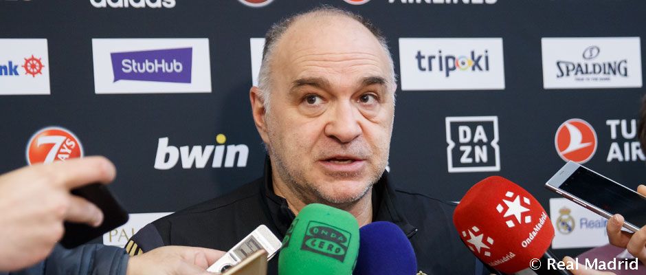 Pablo Laso atiende a los medios de comunicación como entrenador del Real Madrid. Foto: Real Madrid.