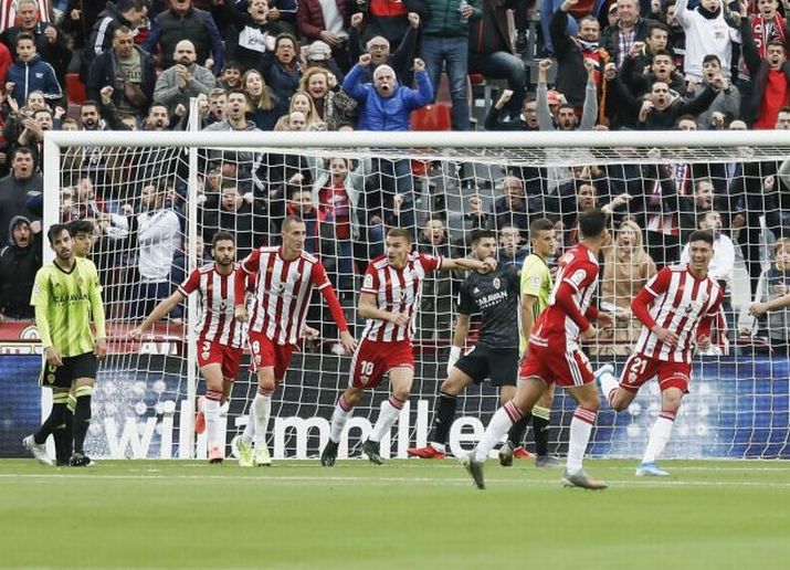 Almería celebra gol frente a Zaragoza