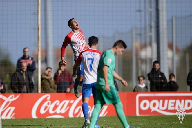 Bertín celebra el 3-0 frente al Real Madrid junto a Garci