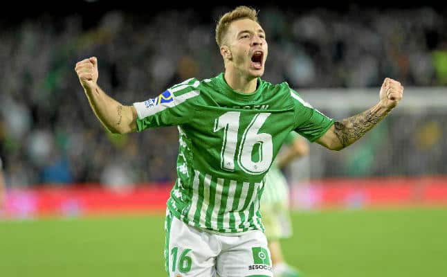 Loren Morón celebra el gol en el derbi frente al Sevilla