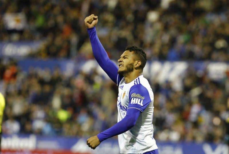 Luis Suárez celebra un gol en La Romareda