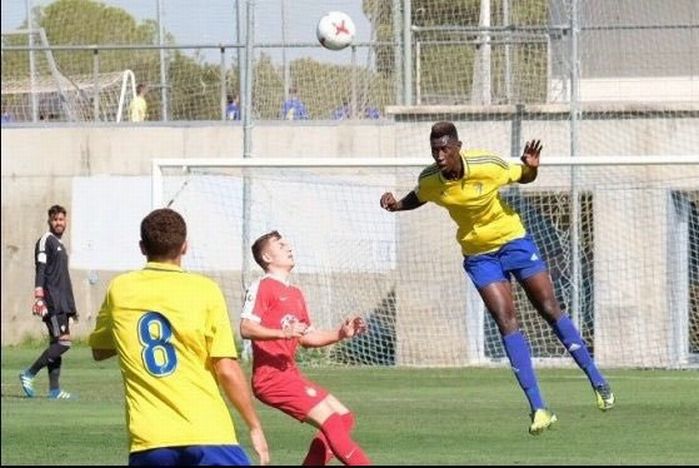 Momo Mbaye con el filial cadista