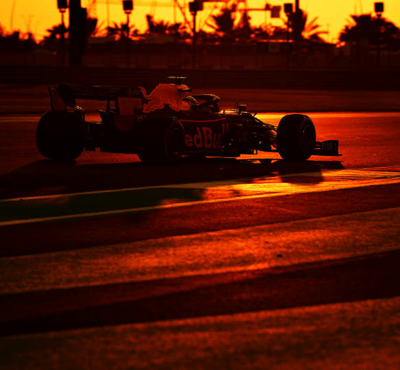 Mercedes, con Bottas arriba, muestra fuerza en el último viernes de la temporada Mercedes, con Bottas arriba, muestra fuerza en el último viernes de la temporada