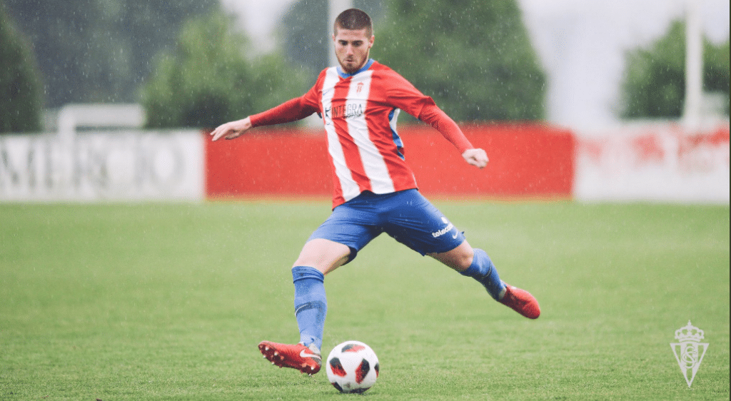 Álex Zalaya con el Sporting 'B'