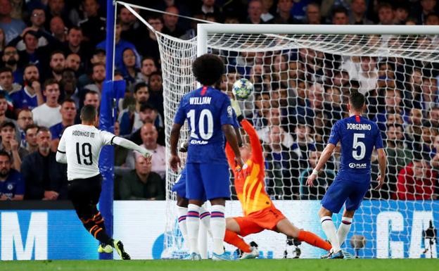 Gol de Rodrigo en Stamford Bridge