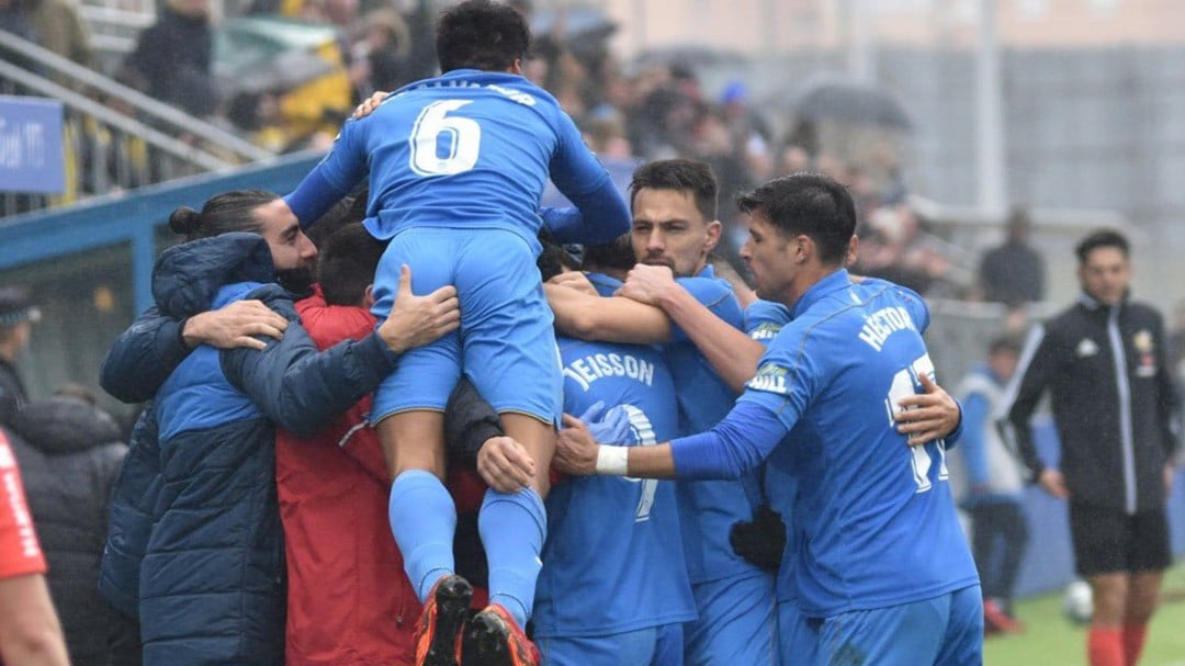 Los jugadores del Fuenlabrada reunidos en el 1-0 de Jeisson vs Cádiz