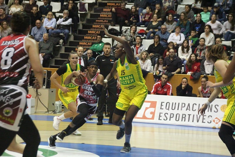 Sykes penetra contra Diallo - Flickr Uni Girona