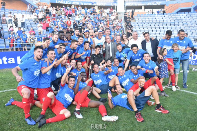 El Fuenlabrada festejando el ascenso a Segunda División en el Nuevo Colombino