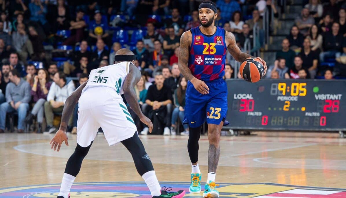 Malcolm Delaney con el balón delante Rice (Fuente: Twitter @FCBbasket)
