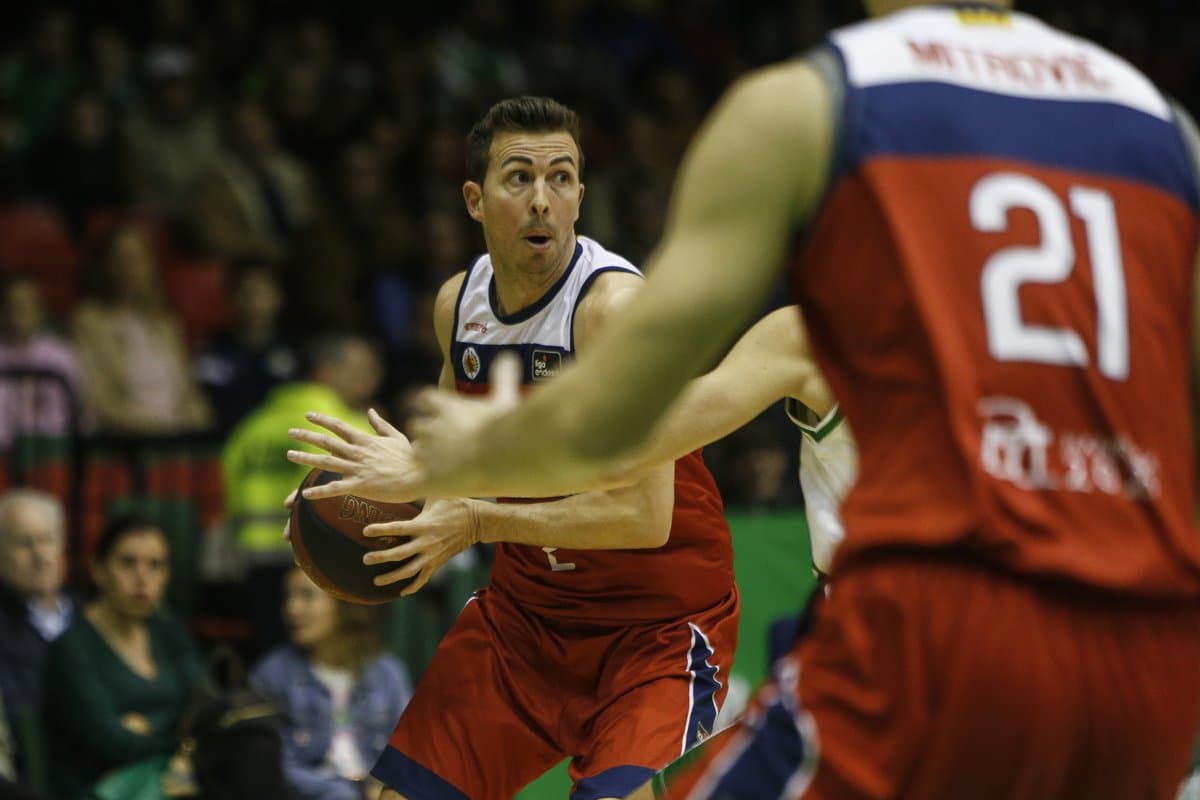 Toolson con el balón ( Fuente: Twitter @ACBCOM)