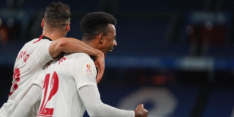 Koundé celebra su tanto con el Sevilla