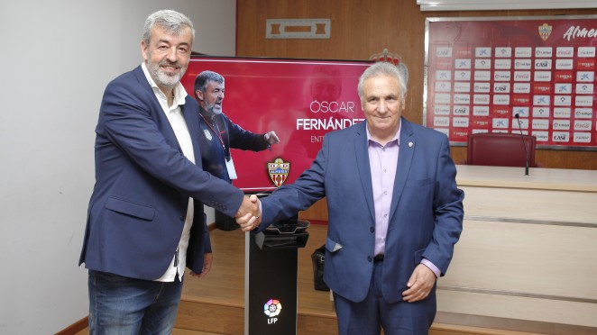 Óscar Fernández cuando fue presentado en la UD Almería