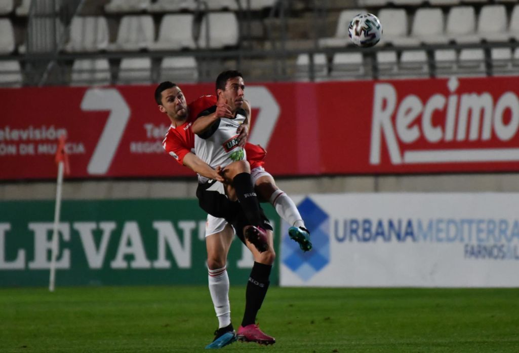 Lance de la final de la Copa RFEF entre el Real Murcia y el CD Tudelano