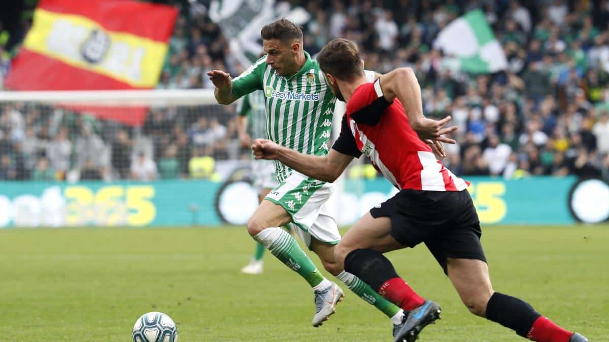 Joaquín el experimentado en un partido frente al Athletic