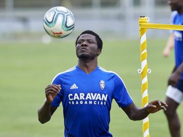 Bikoro en un entrenamiento con el Real Zaragoza