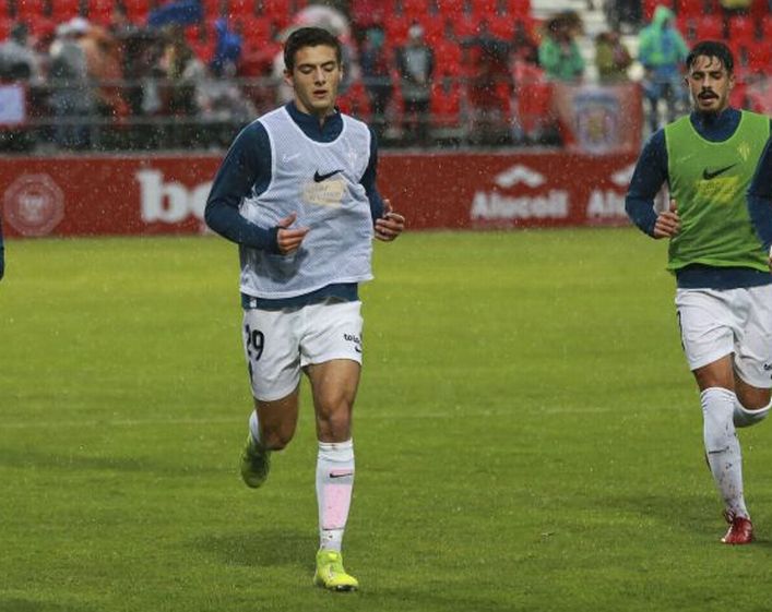 José Gragera en el calentamiento del partido de la primera vuelta en Anduva