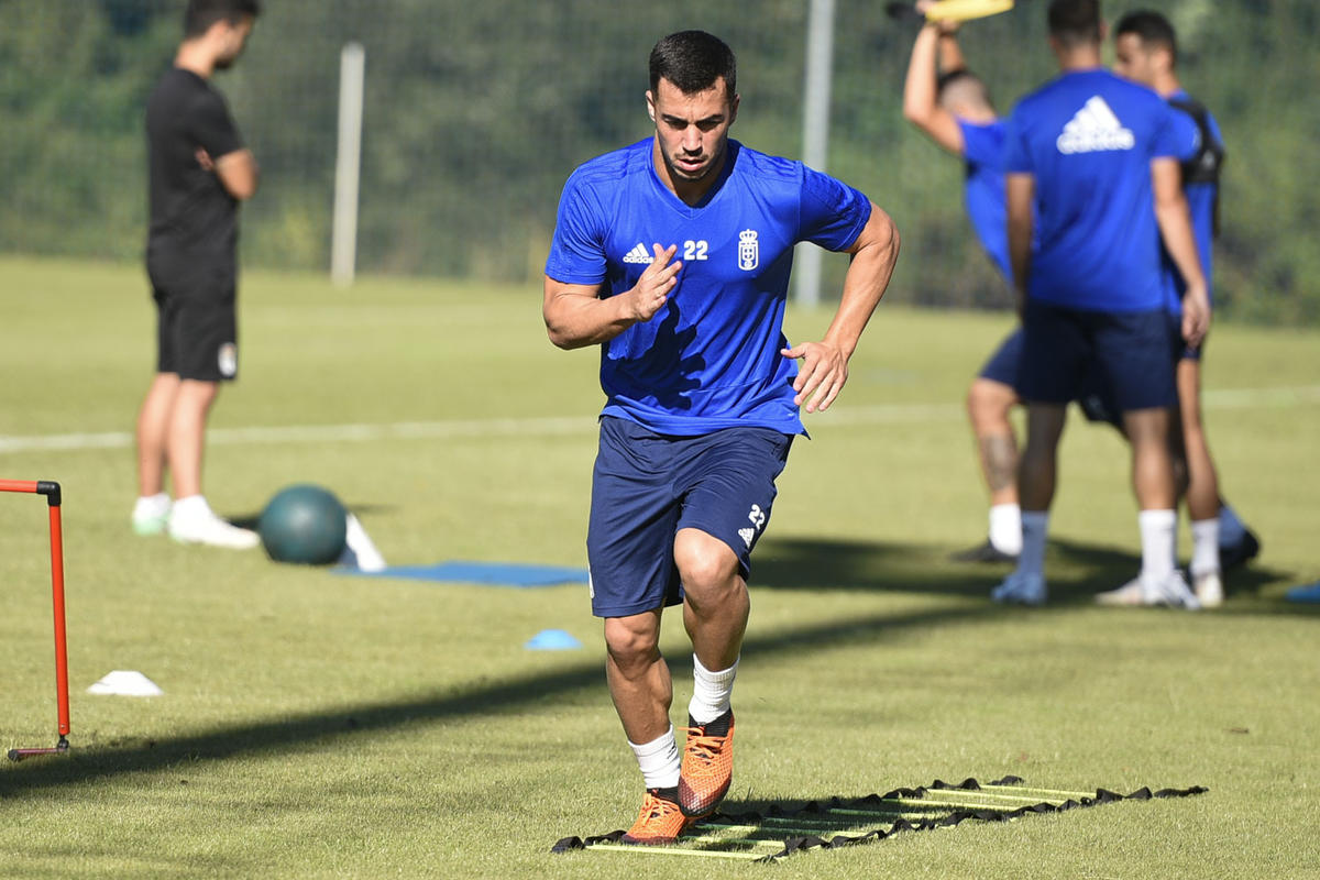 Joselu en un entrenamiento con el Real Oviedo