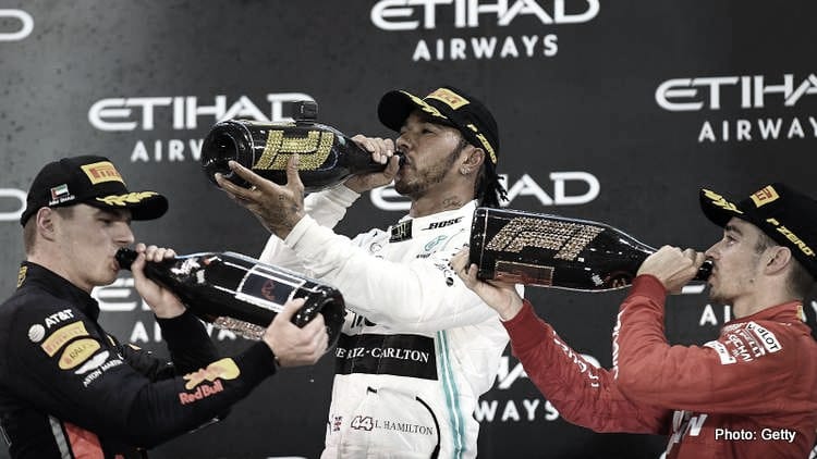 Lewis Hamilton, Max Verstappen y Charles Leclerc, el podio del último Gran Premio de la década. Presente y futuro de la Formula 1. Imagen: Getty images.