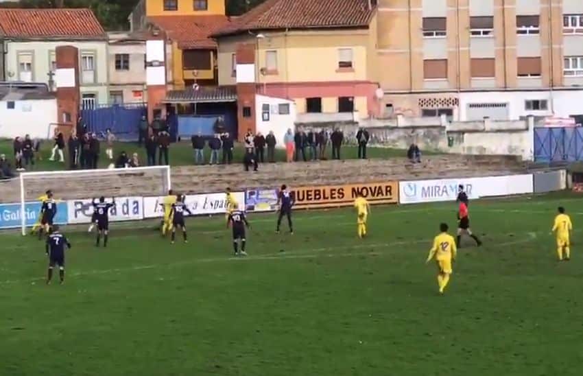 Lance del encuentro entre Marino y Atlético Baleares