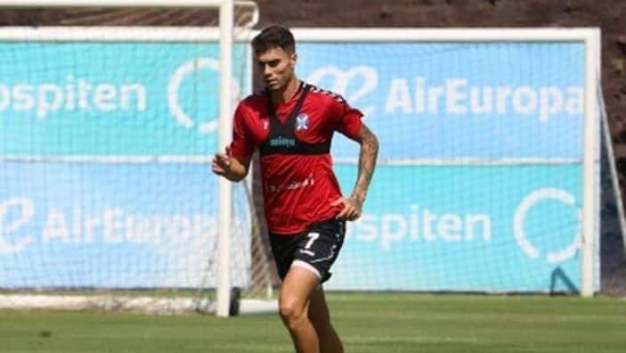 Naranjo en un entrenamiento con el CD Tenerife