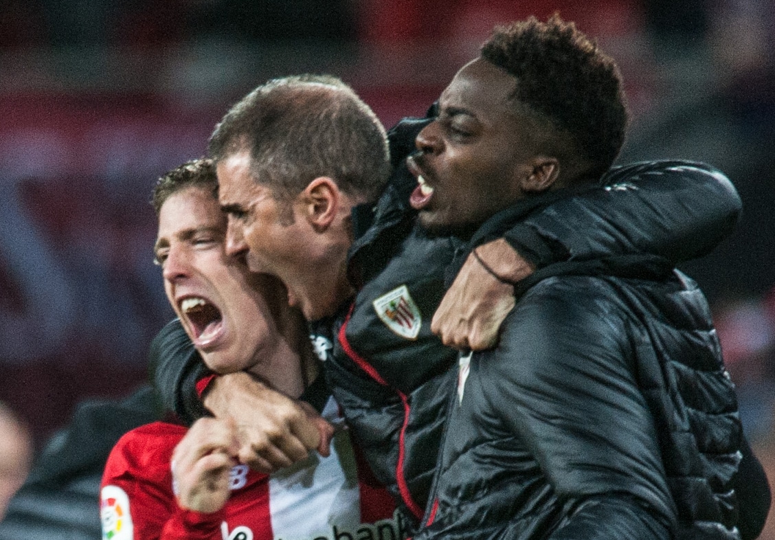 Gaizka Garitano celebra un gol con Muniain y Williams