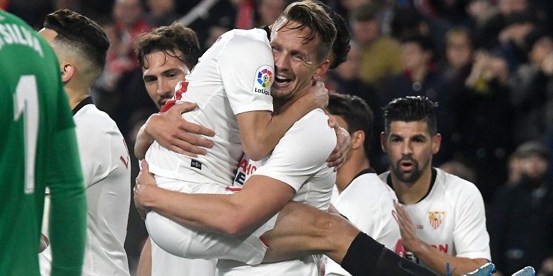 Celebración del último gol del holandés | Imagen: Sevilla FC