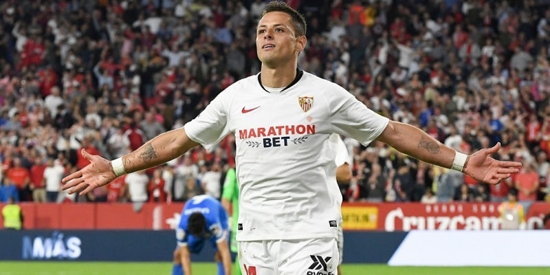 Chicharito celebra uno de sus goles en la Europa League | Imagen: Sevilla FC