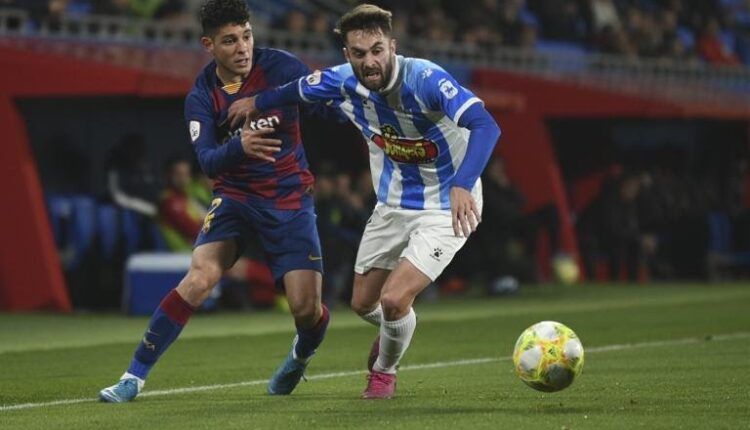 Ballarin (Ejea) disputando un balón la pasada jornada