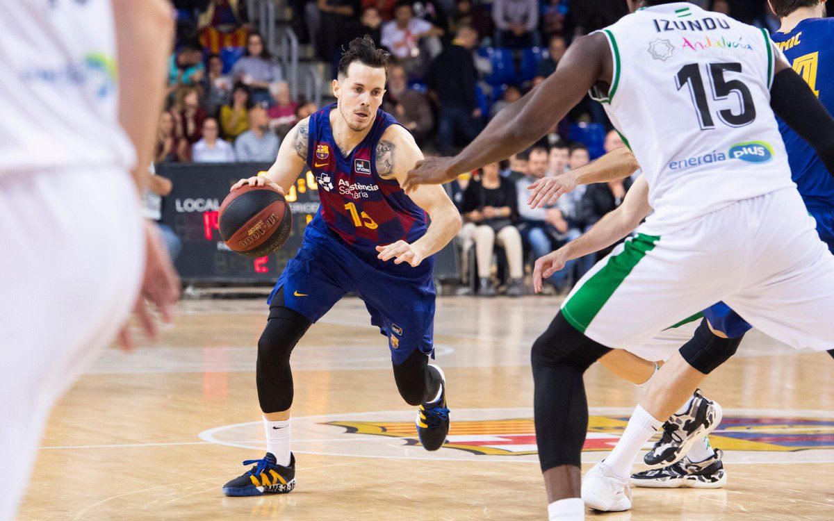 Heurtel dirigiendo al equipo despues de la recuperación de su lesion (Twitter: @FCBbasket)
