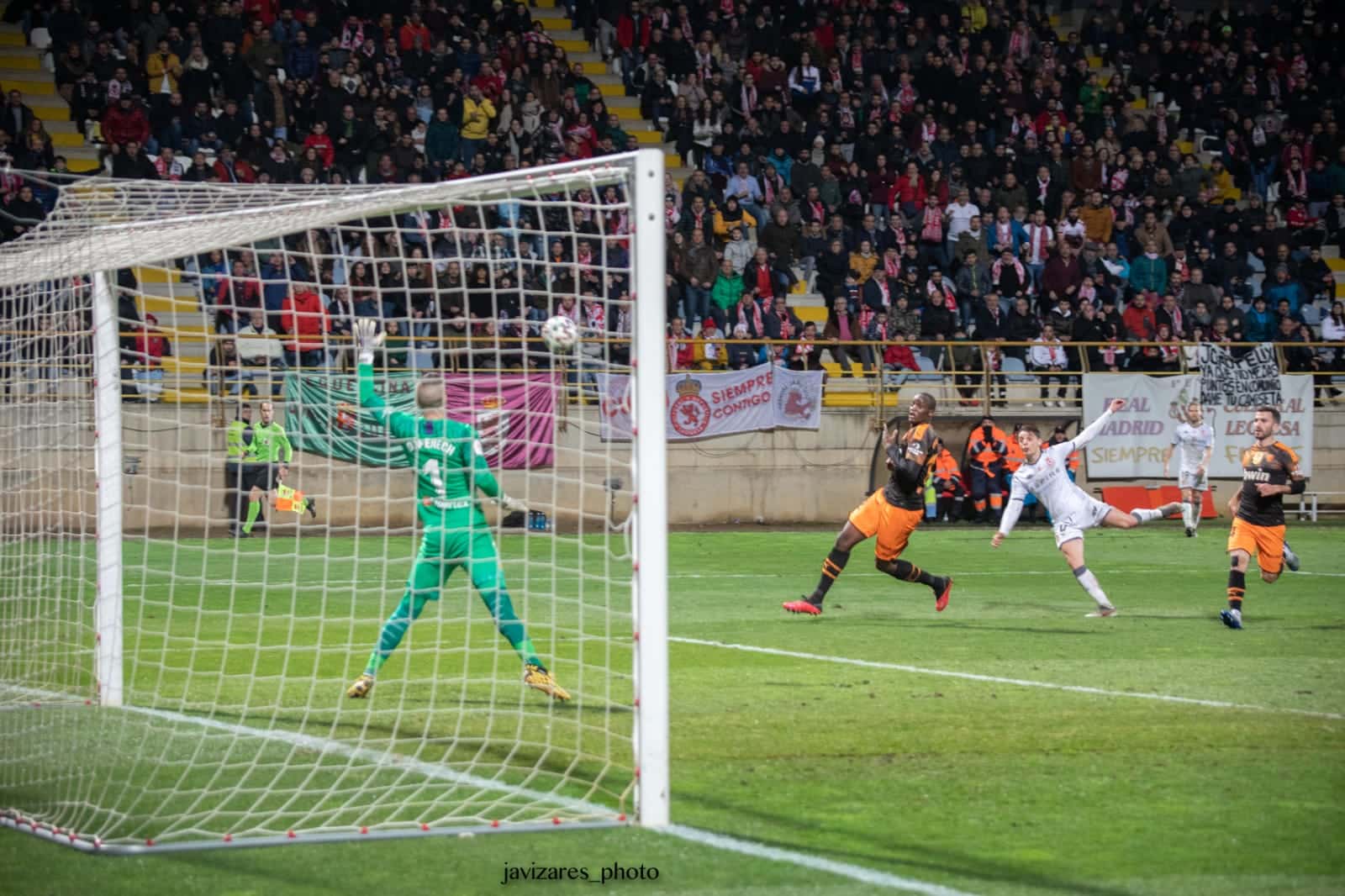 Lance del partido de Copa de la Cultural frente al Valencia